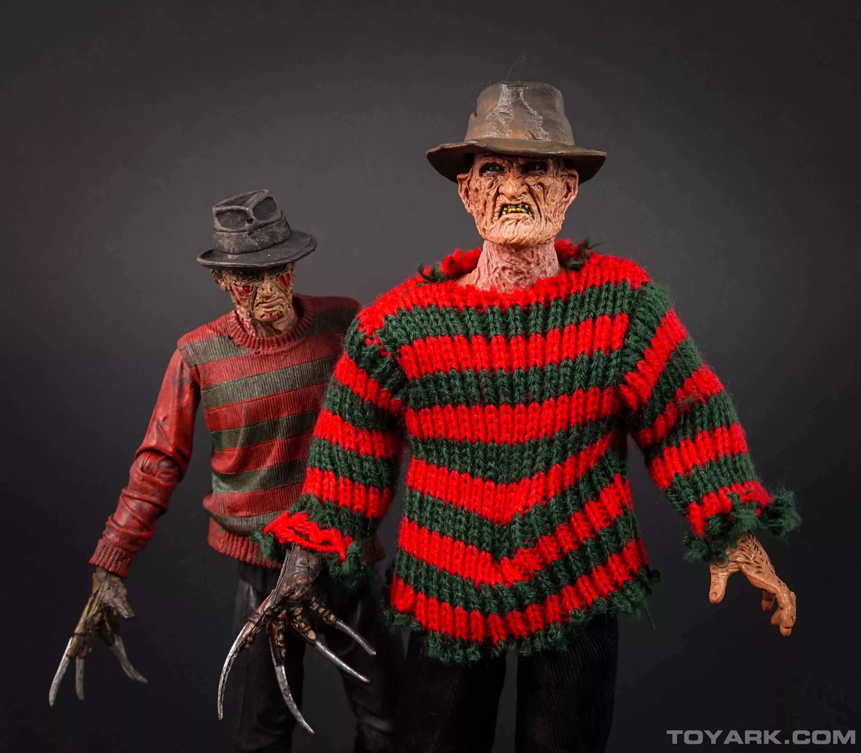 Фредди крюгер в молодости. Свитер фредди крюгера в фильме. Красно зеленый свитер фредди крюгера. Кофта фредди крюгера. Пуловер фредди крюгера.