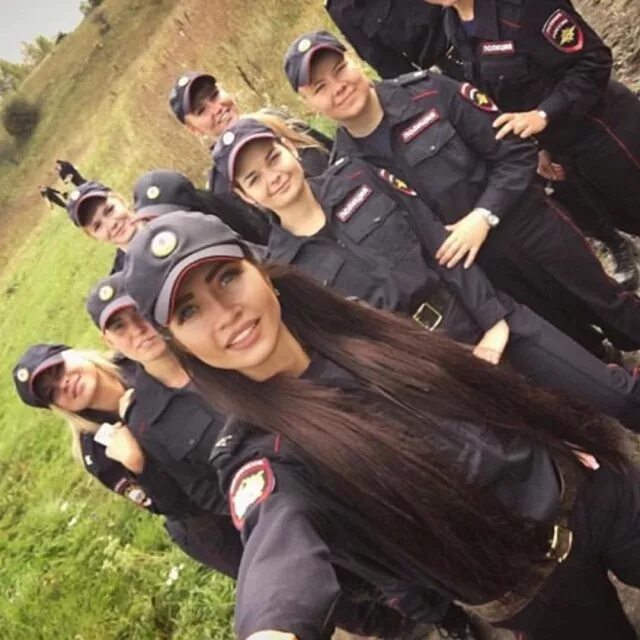 Как попасть в полицию девушке