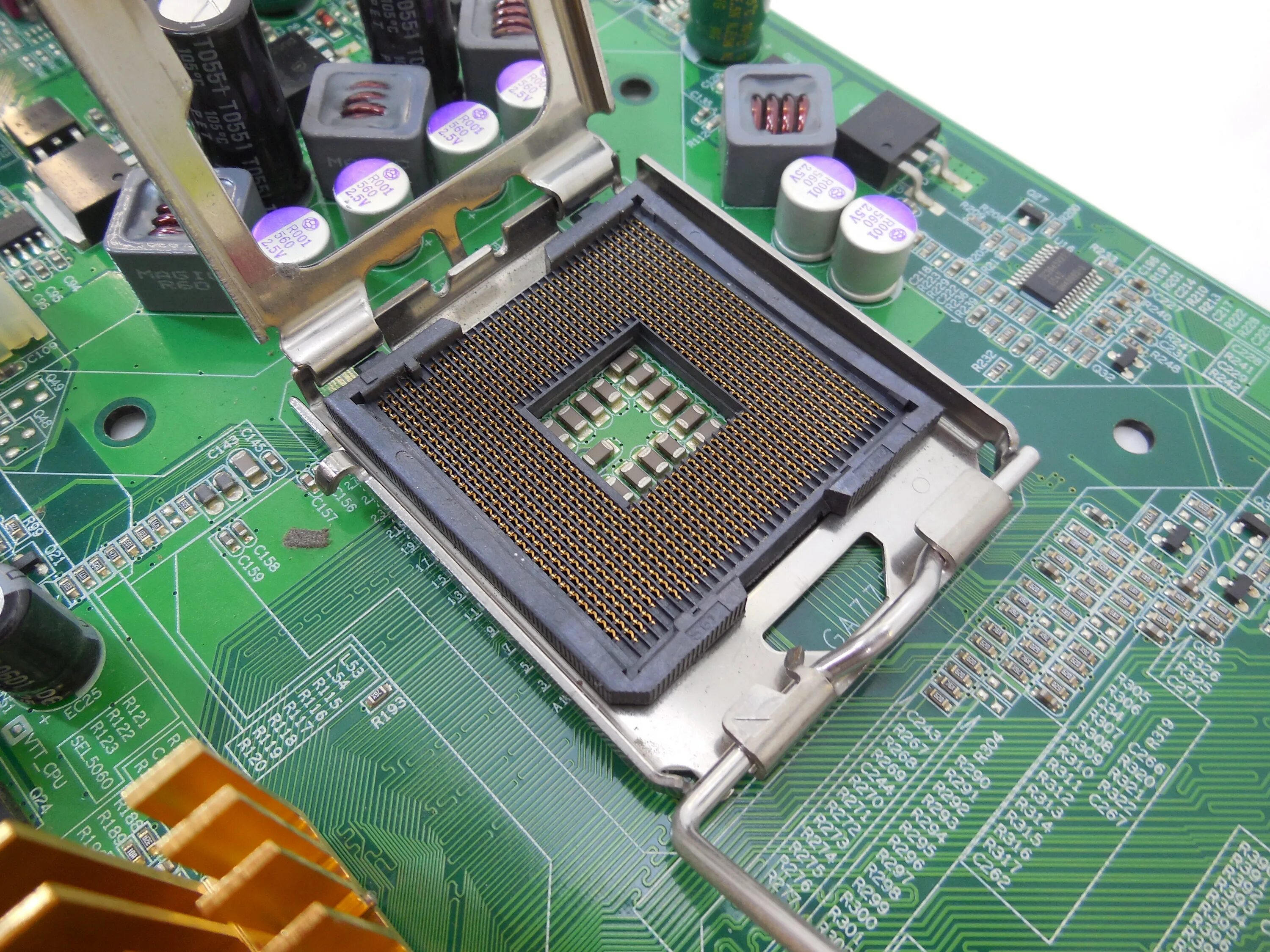 Сокет что делает. LGA 775 Socket. Материнская плата Intel 775 сокет. Сокет lga775. Материнская плата Atermiter сокет lga775.