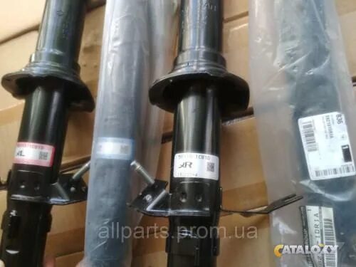 Амортизатор передний инфинити фх37. Fx35 infiniti 2009 передняя стойка стабилизатора. Инфинити фх35 передние стойки. Амортизатор передний инфинити фх37 артикул. Амортизаторы для fx35 s50.