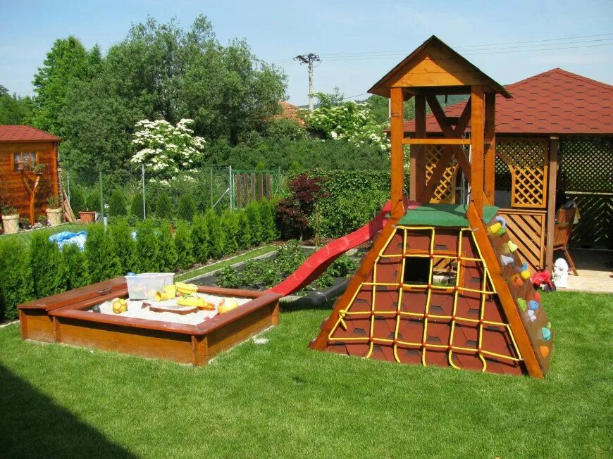 Сделать площадку в саду. Детский уголок на дачном участке. Детская площадка для дачи. Игровая площадка на даче. Обустройство детской площадки на даче.