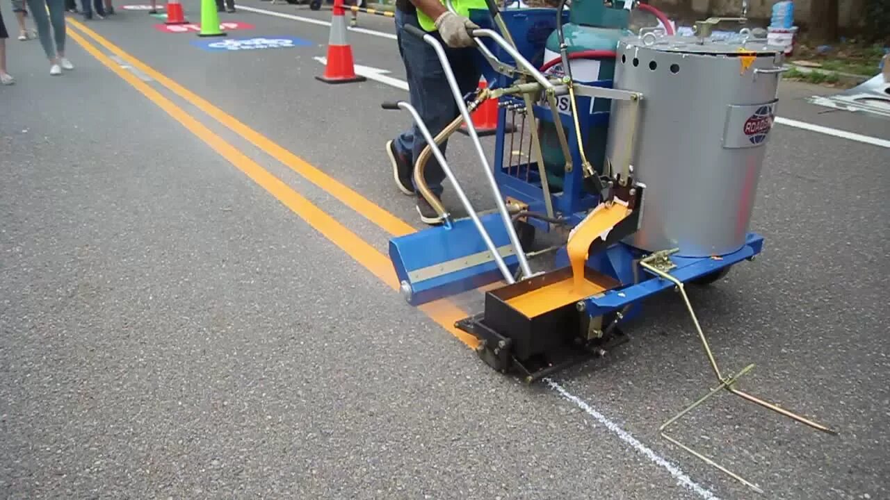 Термопластик для дорожной разметк. Термопластик разметка. Дорожная разметка термопластиком. Термопластик для дорожной разметки белый. Стеклошарики для дорожной разметки.