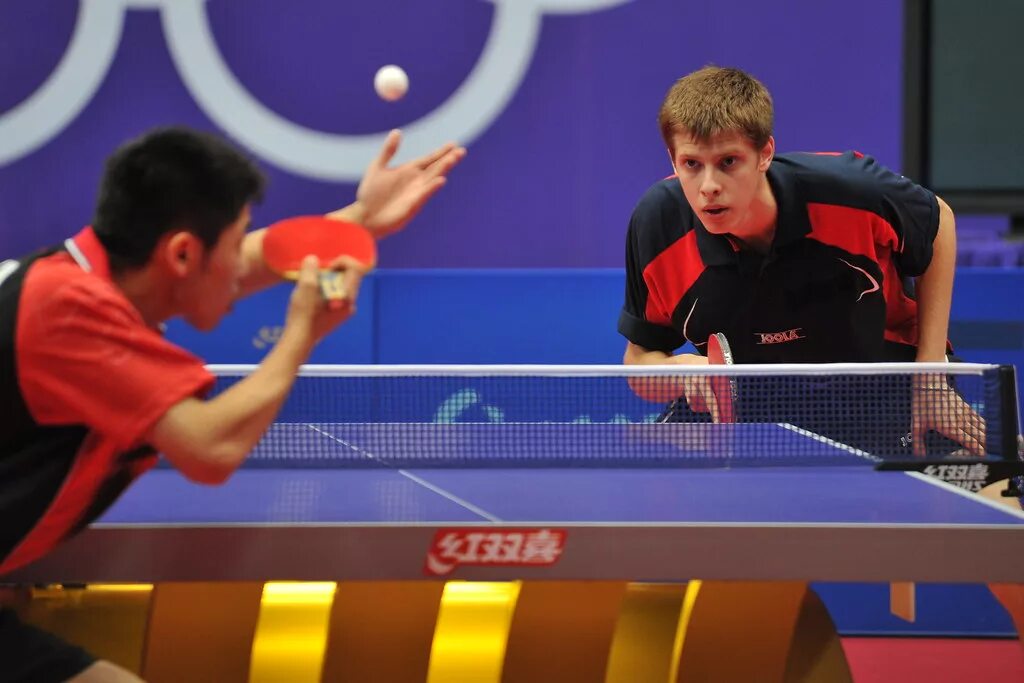 Прогноз на настольный теннис на сегодня. Хват ракетки Ping Pong. Дэн Япин настольный теннис. Братья Паркер настольный теннис.