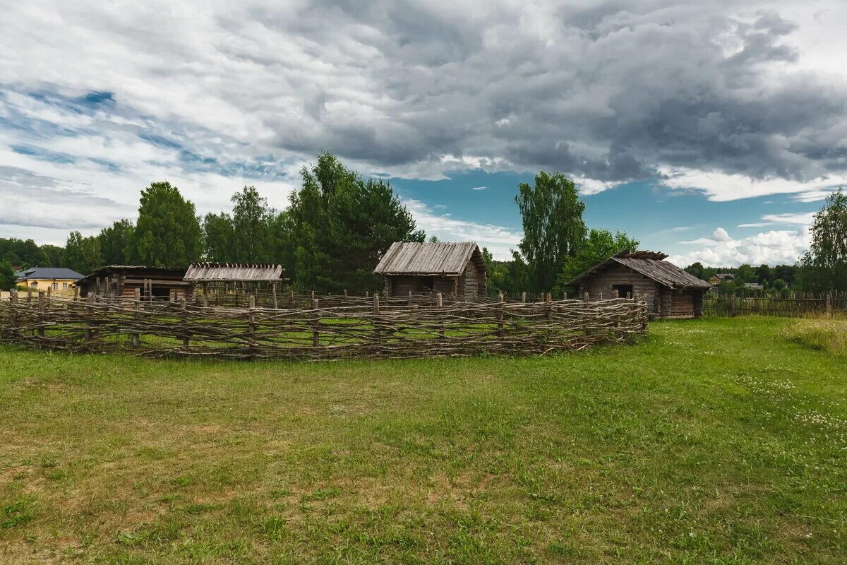 X village. Любытино музей Славянская деревня. Славянская деревня 10 века в Любытино. Любытино Славянская деревня 10 века в Любытино. Славянская деревня x века Любытино.