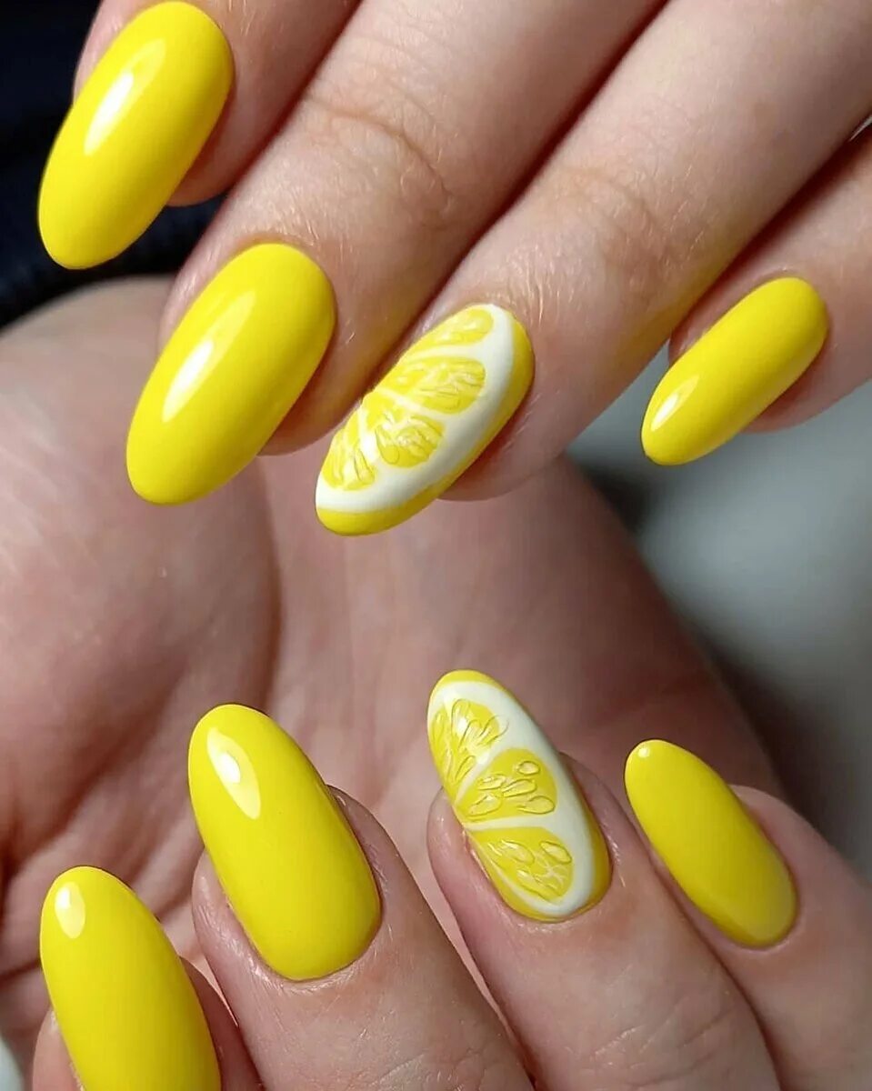 Желтый маникюр. Жёлтые ногти маникюр. Маникюр с жёлтым цветом. Ярко желтые ногти.