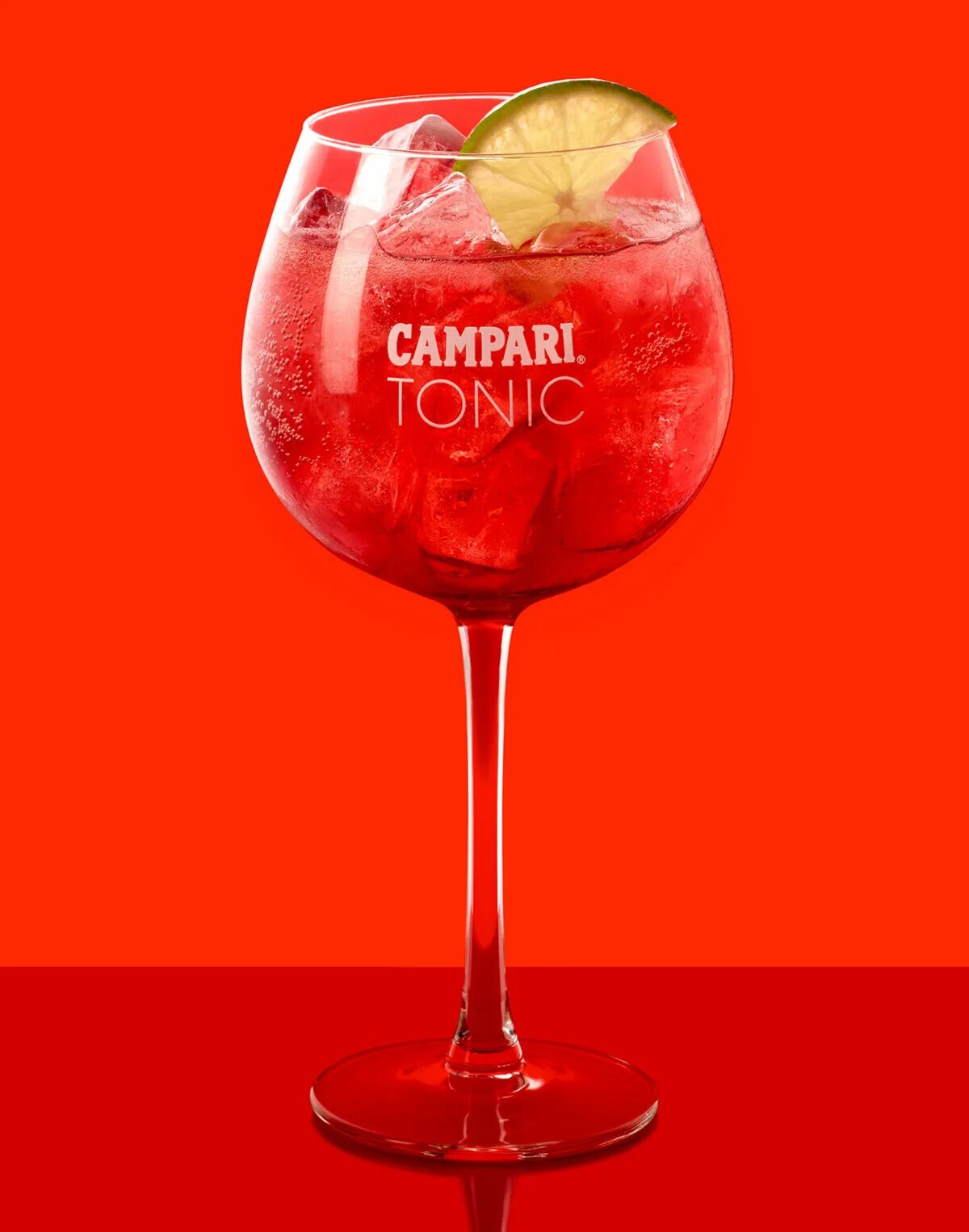 Campari Tonic. Алкогольный напиток Campari. Campari бокал. Campari тоник. Кампарь