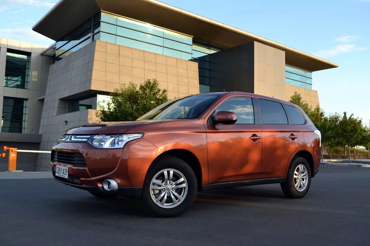 Форум мицубиси аутлендер. Mitsubishi Outlander 2013. Мицубиси Аутлендер 2013. Митсубиси Outlander 2013. Митсубиши Аутлендер 2013.