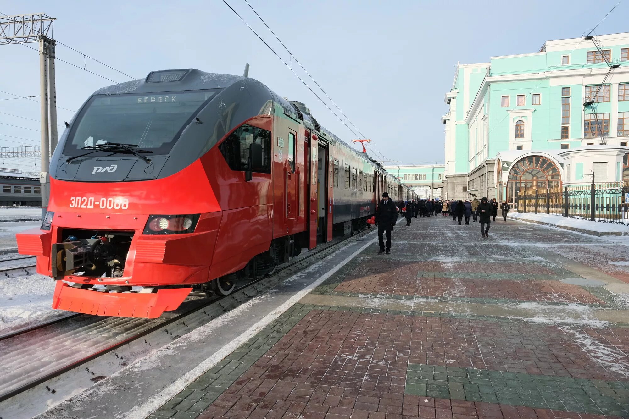 Ржд электричка новосибирск. Эп2д Новосибирск. Вагон эп2д. Экспресс пригород Новосибирск эп2д. Эп2д РЖД.