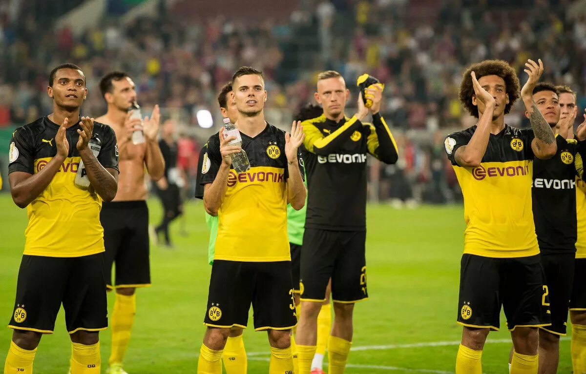 Боруссия д счет. Rijhkoff Julian Borussia Dortmund. Команда легенд Боруссия. Borussia Dortmund Photography.