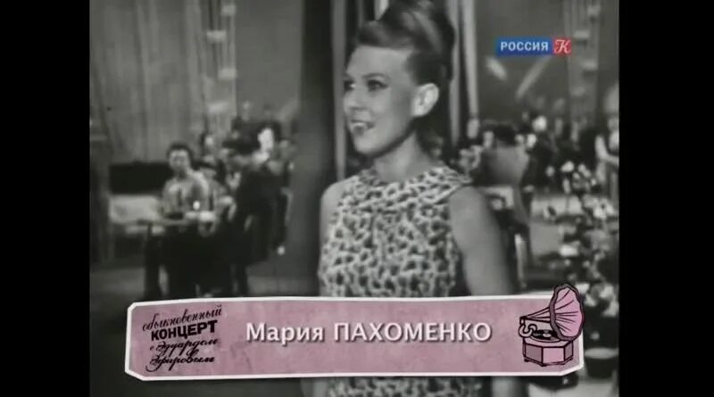 В стороне стоит девчонка песня слушать