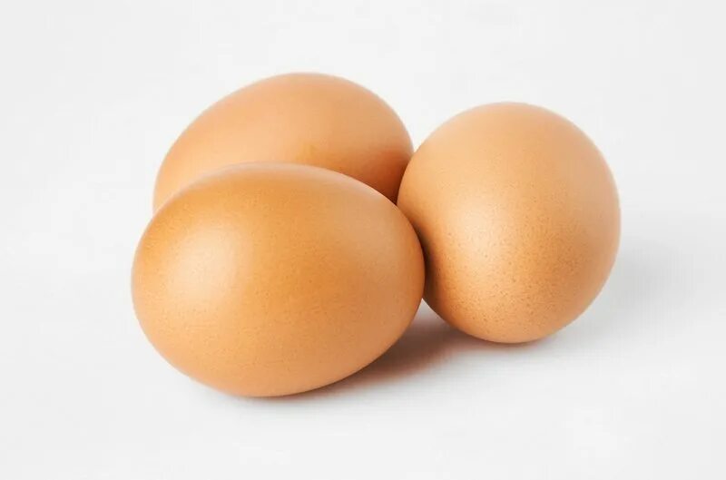 3 яйца 150 г. Три яйца. 3 Яйца фото. Картинка 2 яйца. Три яйца на столе.
