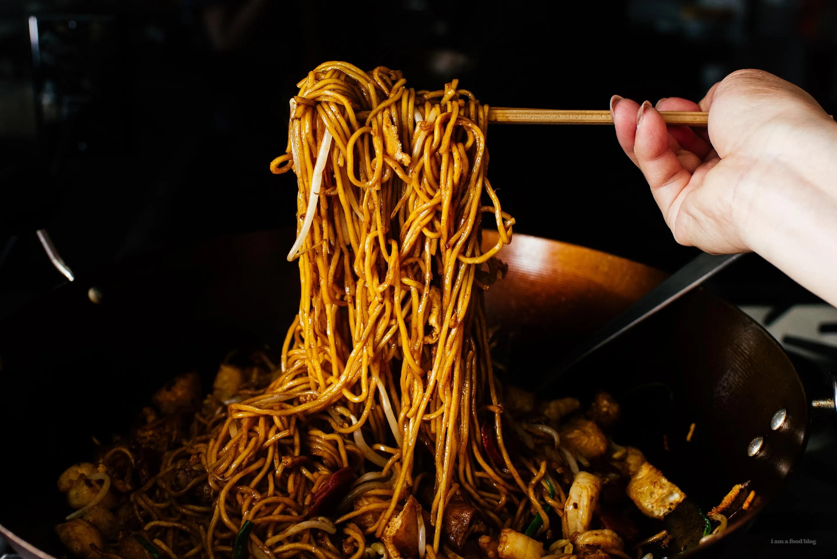 Индонезийская лапша быстрого приготовления. Адский цыпленок лапша. Indonesian Noodle. A lot of long Noodles Hanging off. Лапша там там