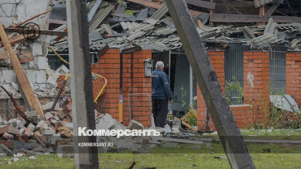 Шебекино Белгородская область обстрел. Разбомбили село в Белгородской области. Обстрел школы Шебекино. Город Шебекино Белгородской области обстрел.