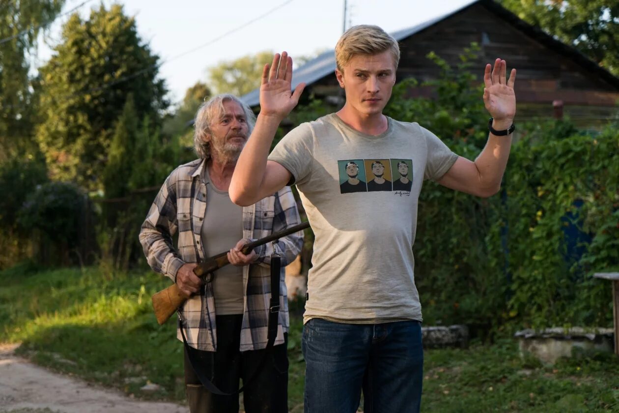 Парень приехал в деревню