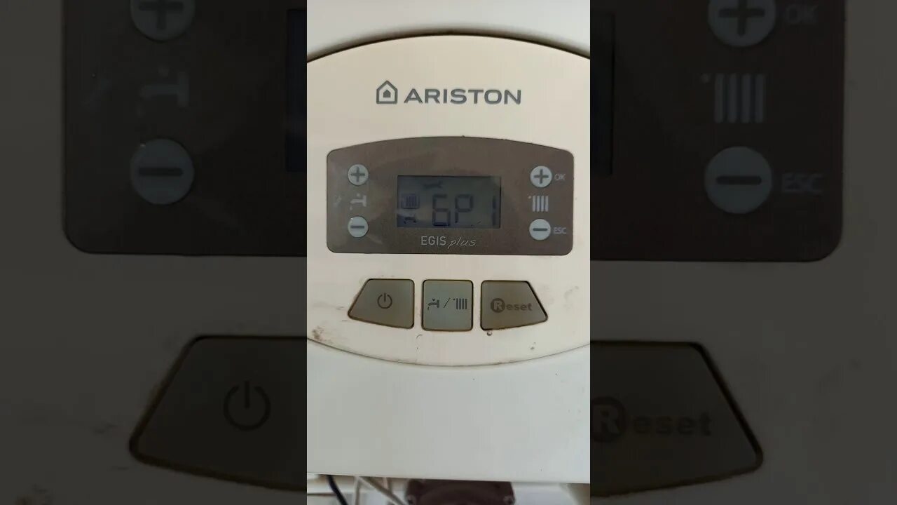 Ariston egis 24. Газовый котёл Аристон Egis Plus 24 FF. Газовый котел Аристон Egis 24ff. Настенный газовый котел Аристон Egis Plus. Аристон котлы Egis Plus 24.