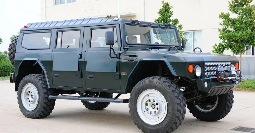 Xiaolong group. Китайский хаммер. китайский джип хаммер. xiaolong xl 2060. китайский dongfeng warrior eq2050.