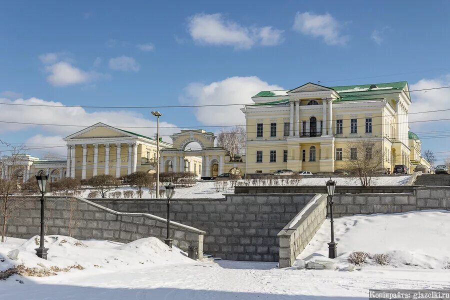 Усадьба харитоновых екатеринбург. Усадьба Расторгуева-Харитонова. Усадьба Харитонова-Расторгуева Екатеринбург зимой. Дворец Харитоновых-Расторгуевых Екатеринбург. Парк усадьбы Харитоновых-Расторгуевых Екатеринбург.