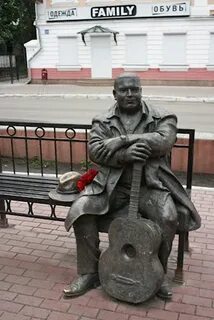 В каком городе памятник кругу