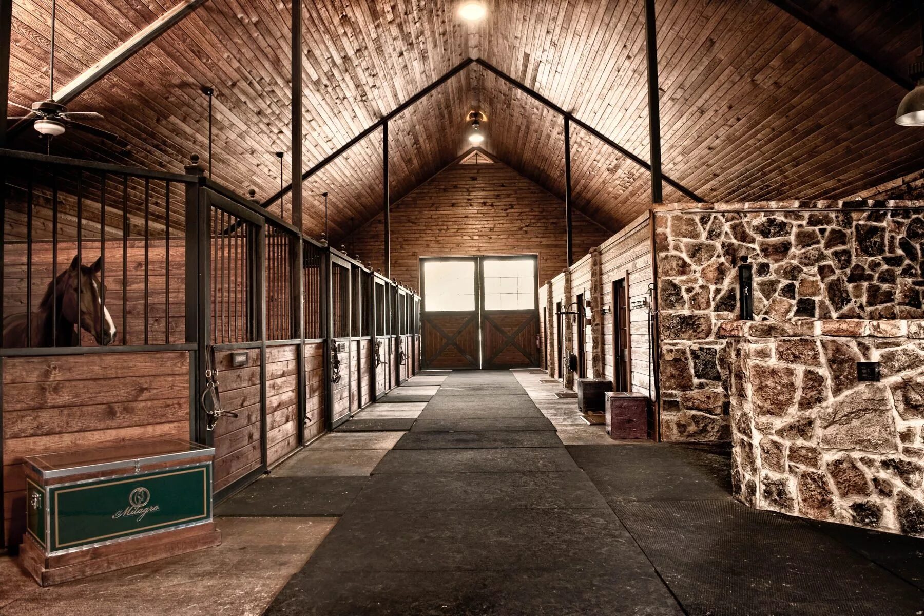 Stable line. Конюшня solana stables. конюшня джона лоуренса англия. монруж франция конюшни. конюшня «эль-мирадор.