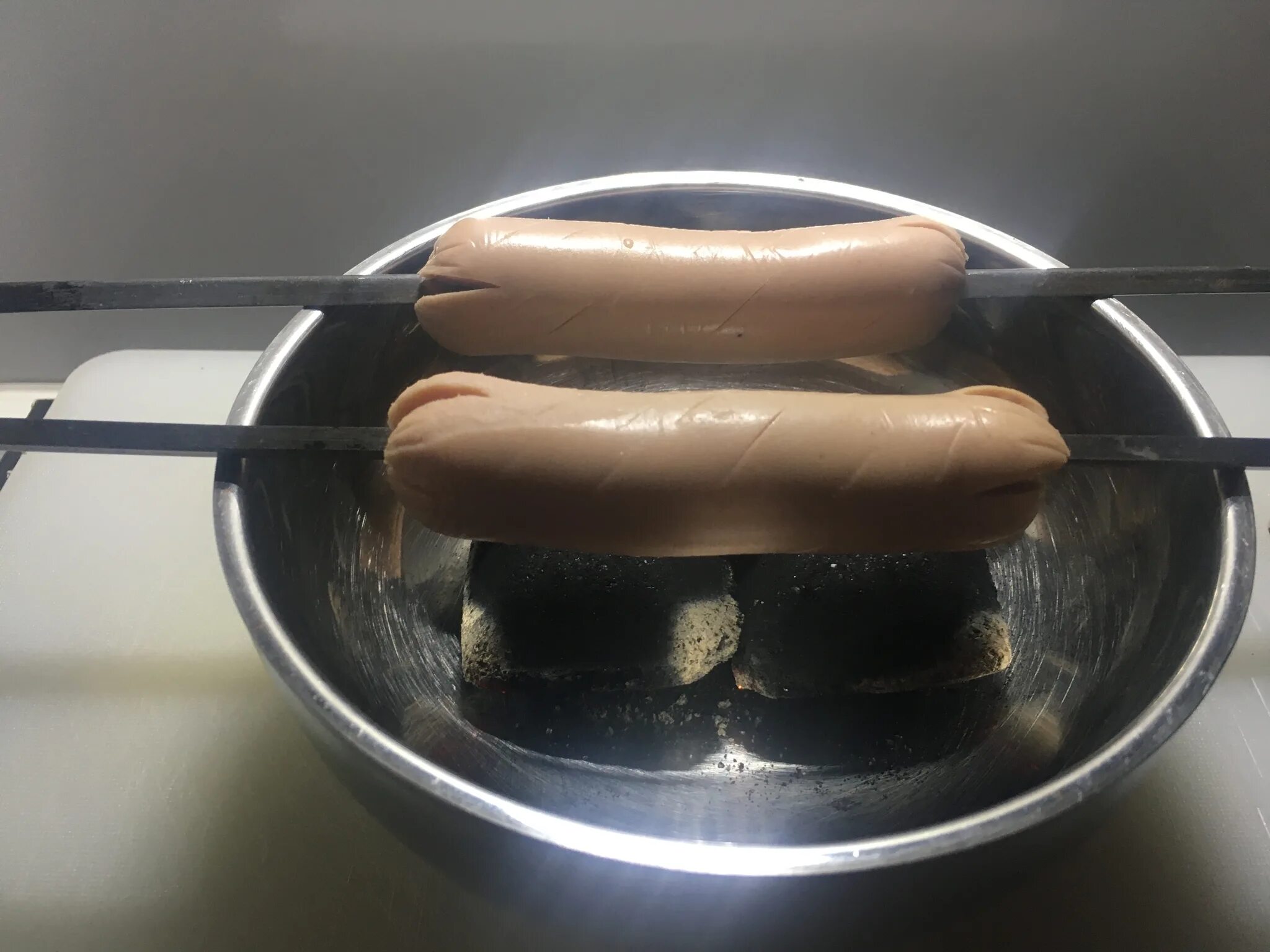 Как жарить сосиски на сковороде