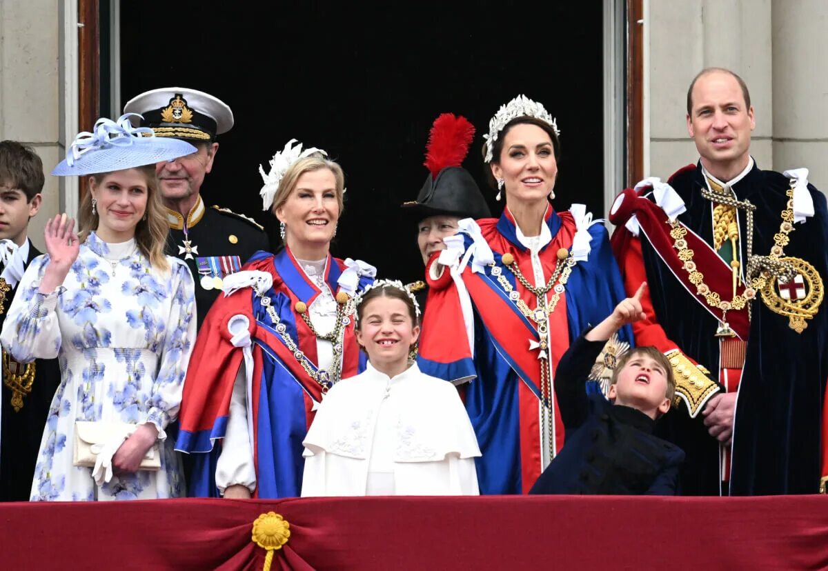 Коронационная церемония королевской семьи Великобритании. Кейт Миддлтон на коронации. Кейт Миддлтон коронация 2023. Наследники престола великобритании