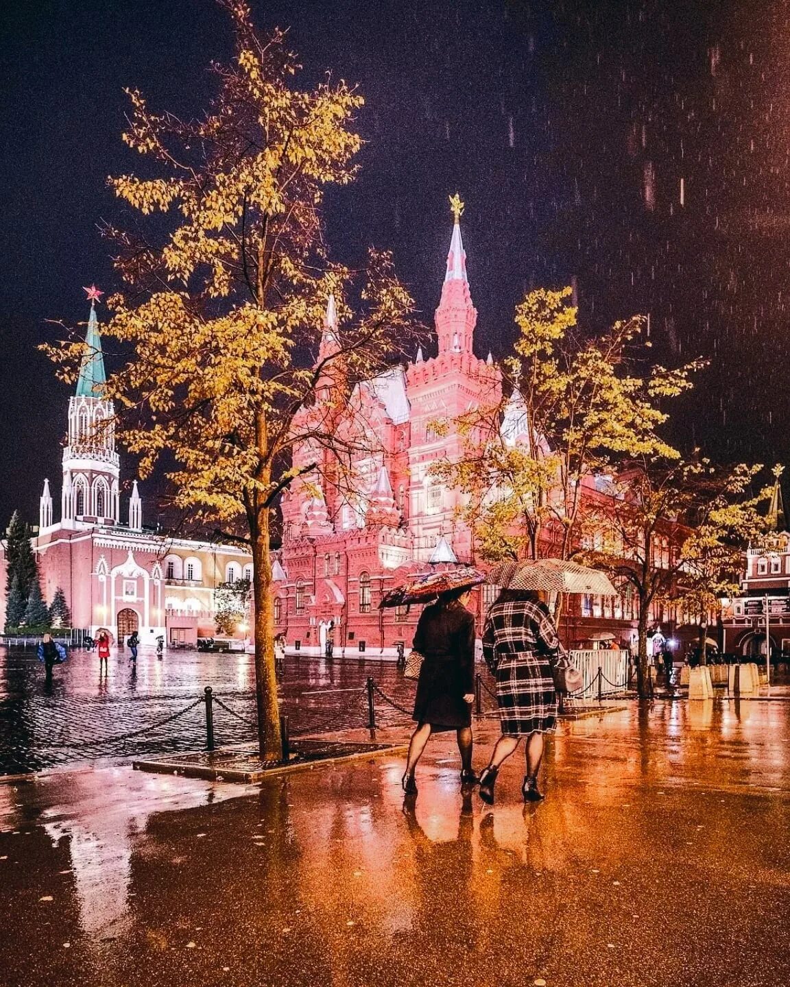 Дождливая Москва. Дождливая Московская осень. Дождь в Москве. Осенний дождь в Москве. Погода вечером на улице