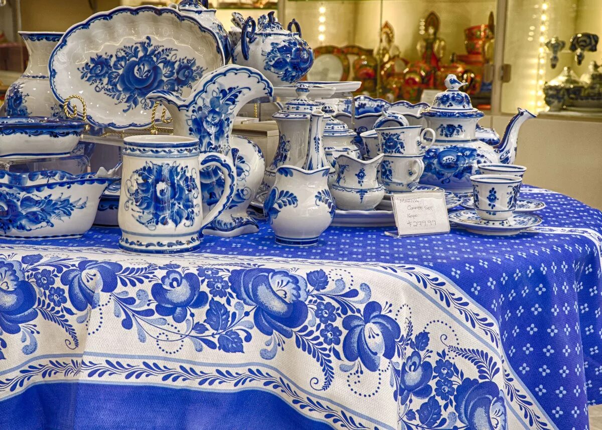 Роспись народно прикладного искусства гжель. Найти гжель. Найти гжель. Полуфаянс гжели. Народная керамика гжельская керамика.