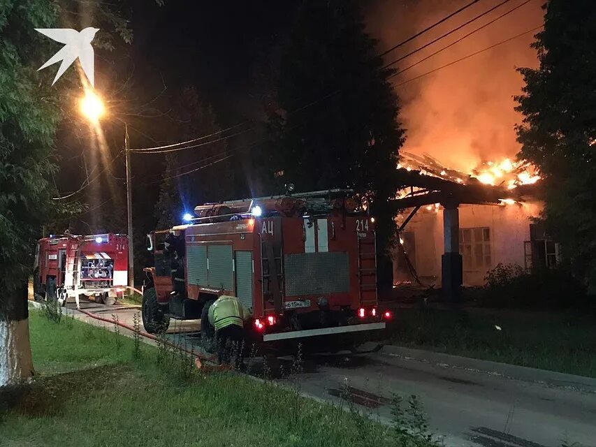 Новости подмосковья сейчас. Пожар в Домодедовском районе. Пожар в Подмосковье сейчас. Домодедово сгорел дом. Пожар в городе Домодедово сейчас.