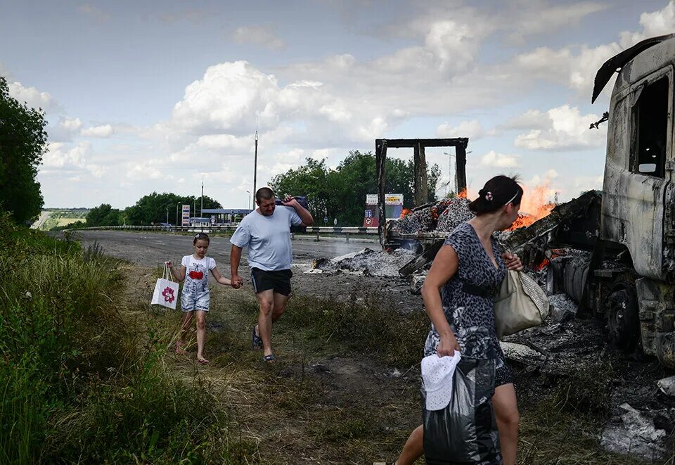 14 июля 2014 г. Поселок Металлист Луганская область. Украина Донбас мирные жители. Поселок Металлист Луганская область 2014.