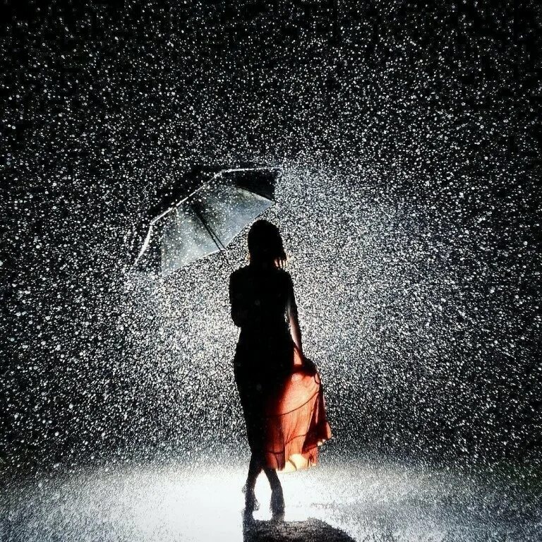 Грустный дождь. Анна тупоршина тело. Одинокий человек с зонтом. Анна тупоршина утонула в проруби. Девушка утонула на крещение 2022.