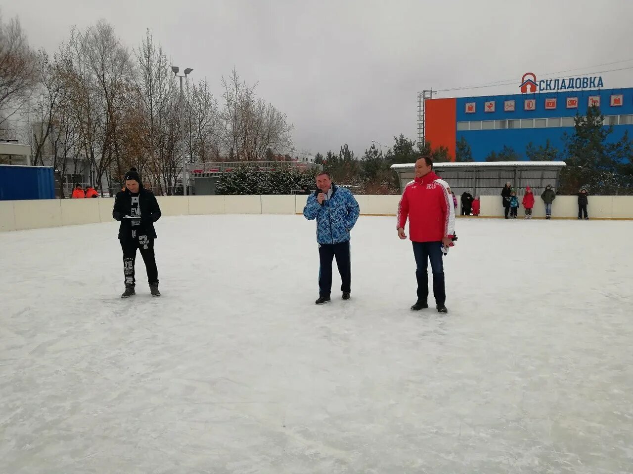 Каток арена переделкино. Парк буратино в переделкино каток. Парк «буратино» в ново-переделкино. Каток в переделкино. Каток на речном вокзале.