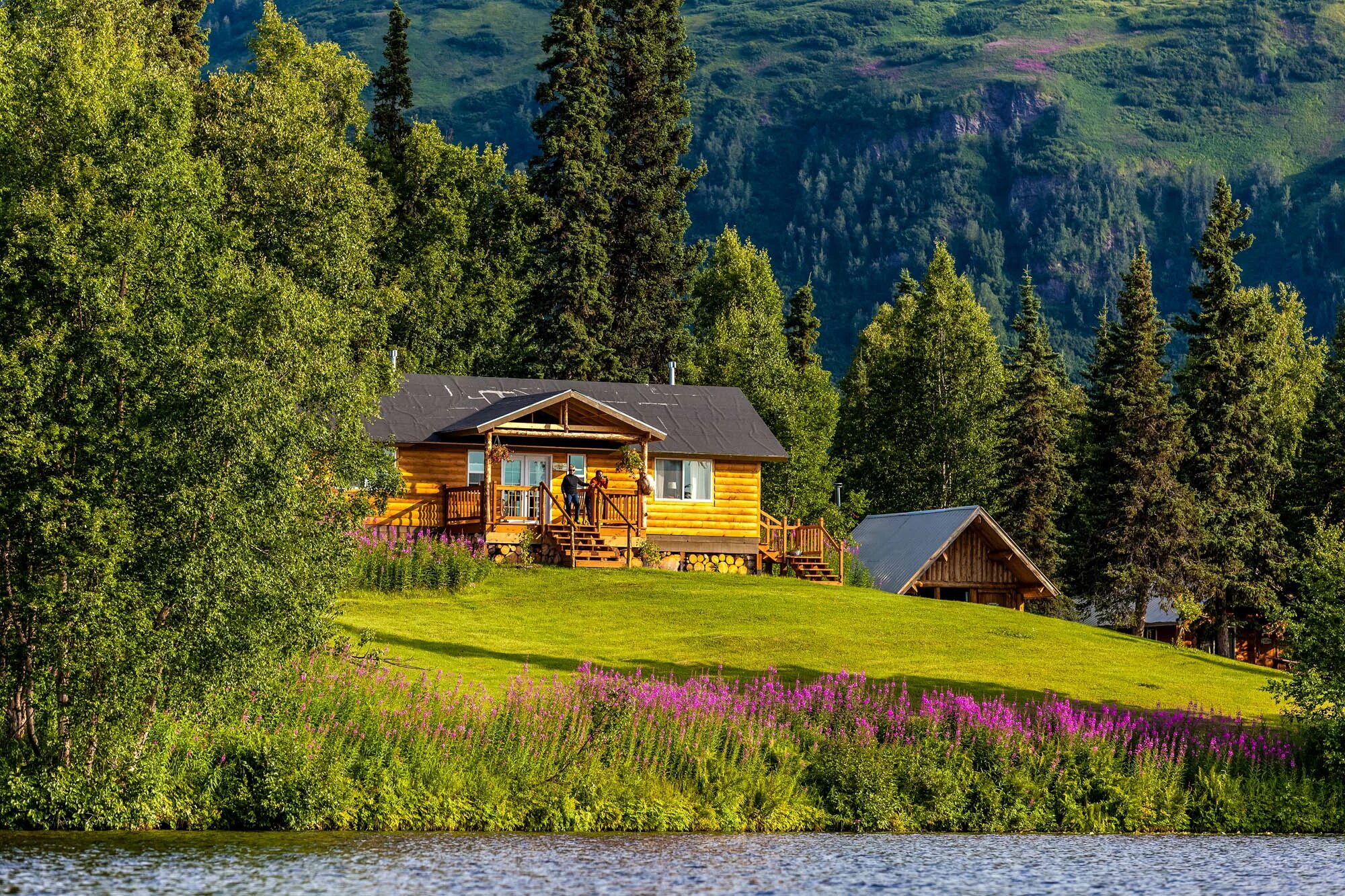 Дома на аляске. Аляска домики. Аляска log Cabin. Дом у озера Аляска. Домик в лесу Аляска.