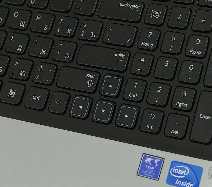 Numlock на клавиатуре что это. Lock на клавиатуре. Как включить numlock на клавиатуре. Клавиша нум лок. Кнопка numlock на клавиатуре.