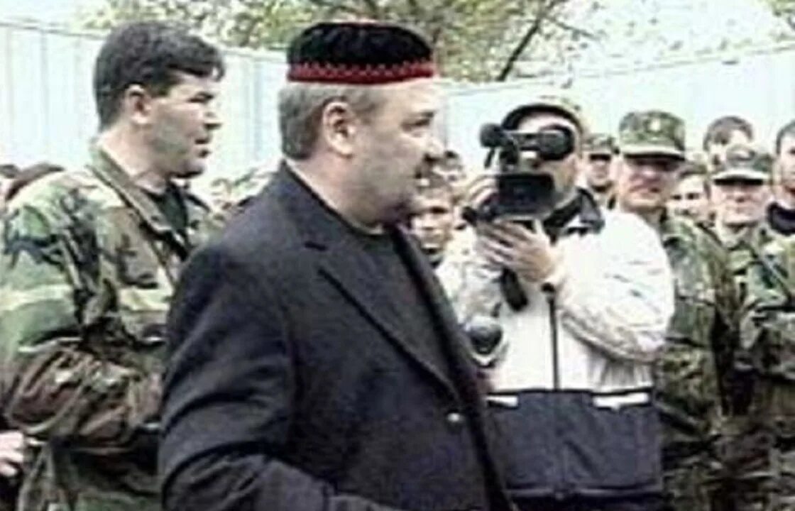 Полк кадыровцев на украине. Советник кадырова даниил мартынов. Рамзан кадыров с соратниками. Руслан азизов стингер. Юнус охрана кадырова.