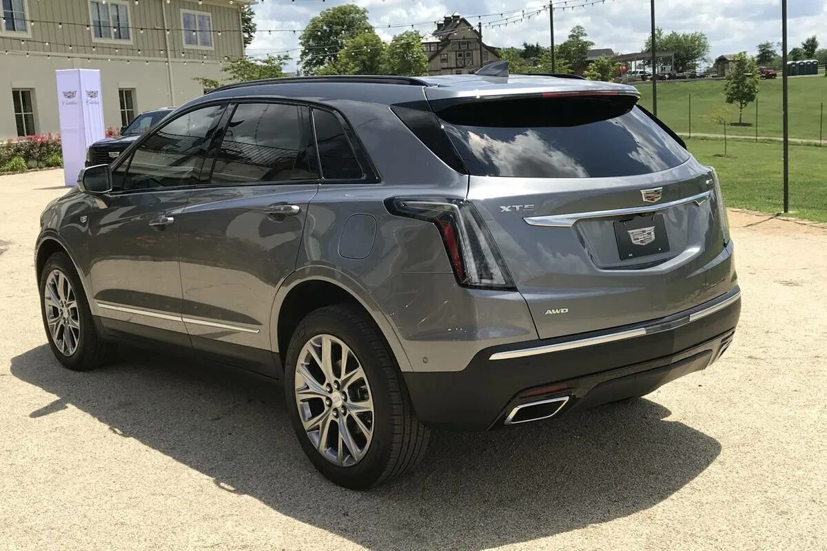 Zimani xt5 127 pro. Cadillac xt5 2025. cadillac xt5 2025. satin steel metallic cadillac xt5. xt5 cadillac антихром.
