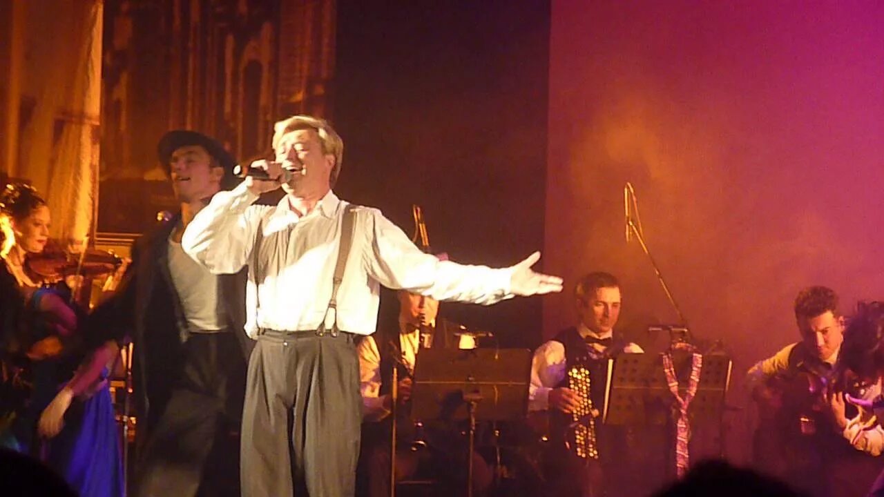 Сыпь гармоника скука скука есенин. Сыпь гармонь есенин. Алкаш с баяном. Деревенский баянист. Сергей есенин сыпь гармоника.