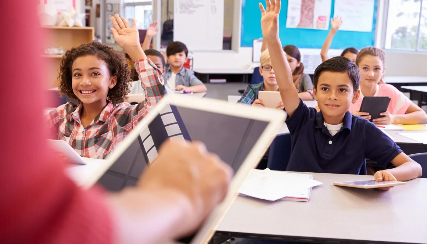 Up elementary. Дети в американской школе. Мультимедиа класс. Образование картинки. Начальная школа в Америке.