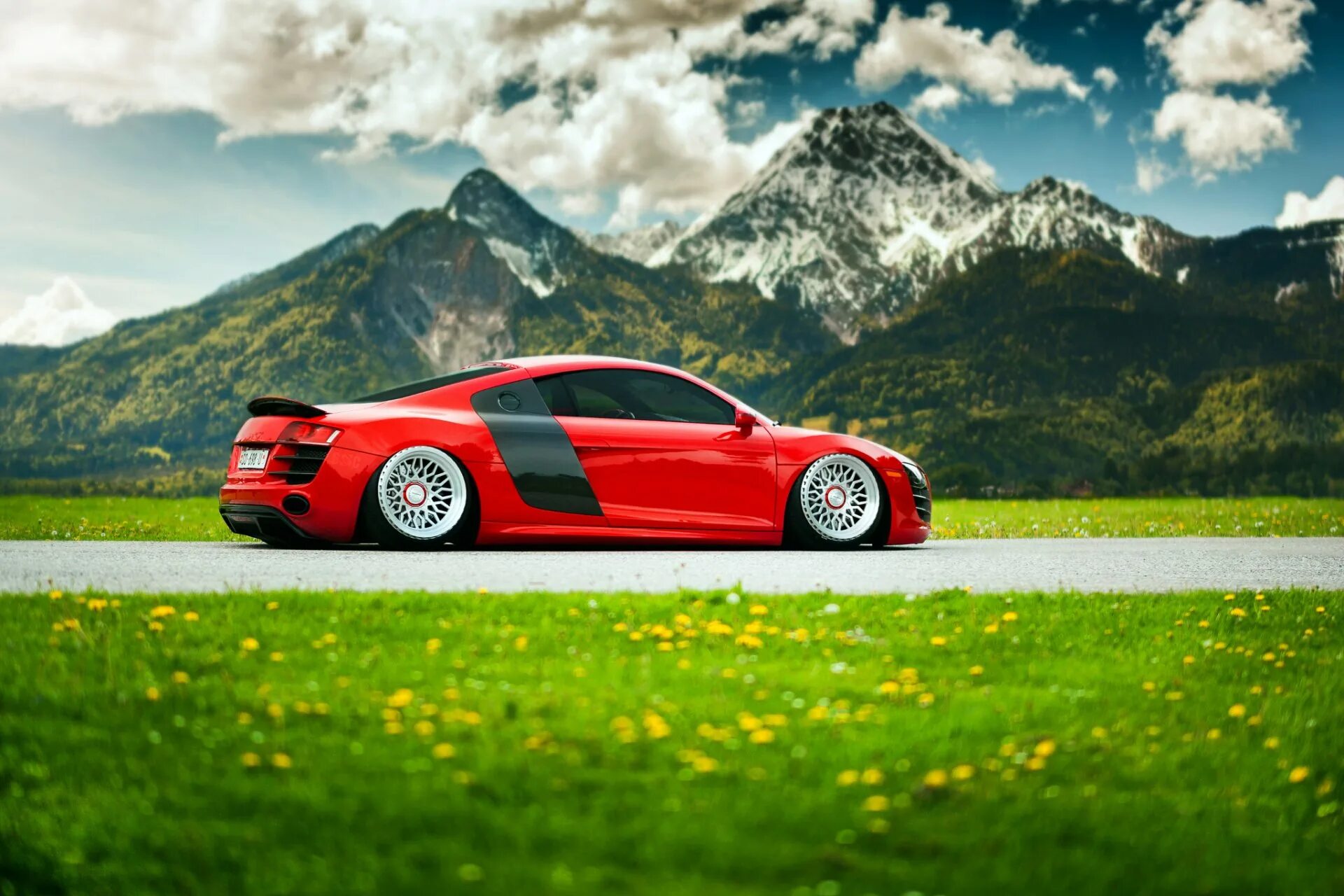 Https www car com. Audi r8 горы красных трава. Ауди r8 красная. Автомобиль красный. Красивые машины.