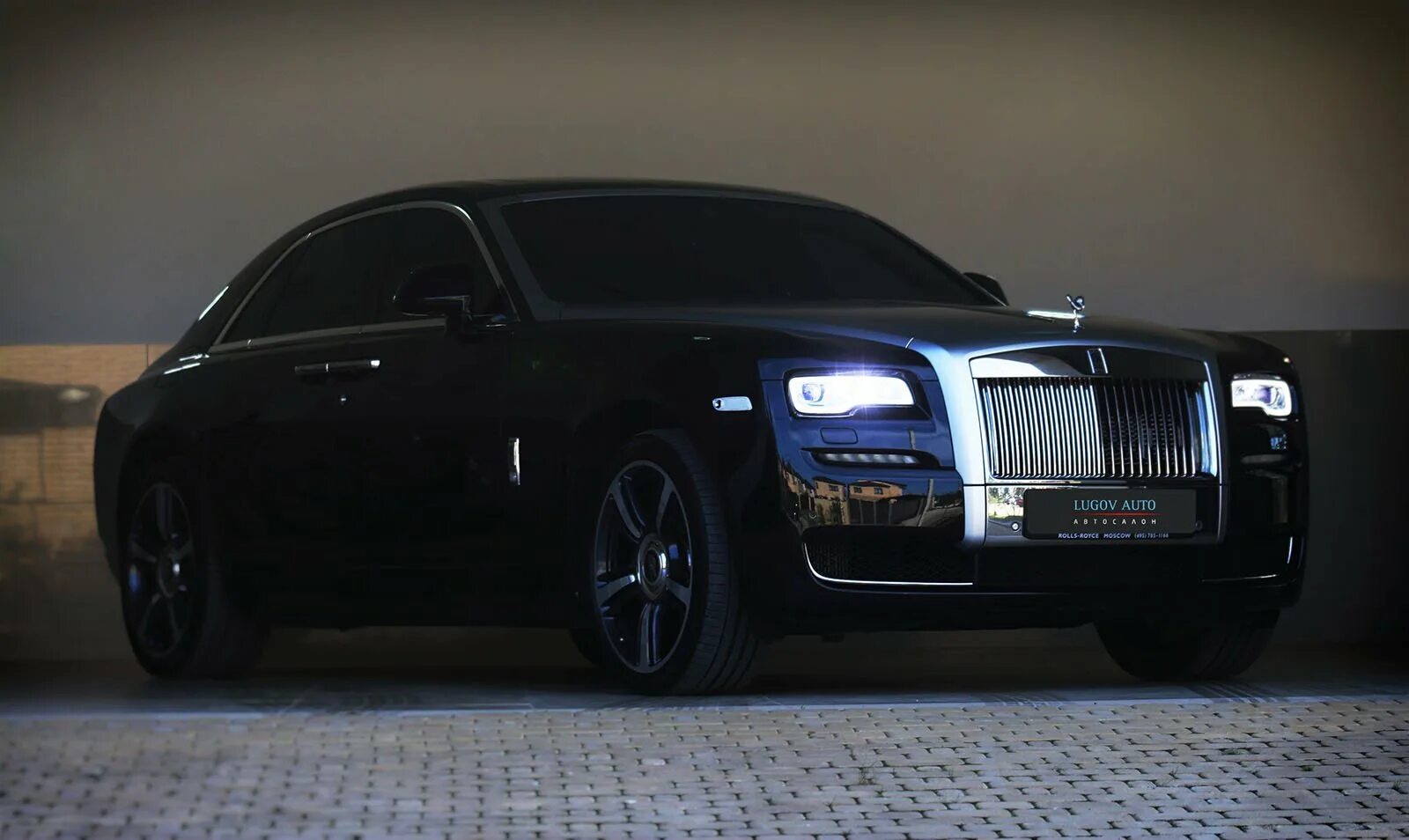 Песня черный ролс ролс. Rolls Royce Ghost SWB 2015. Rolls Royce Ghost EWB Рестайлинг. Rolls Royce Ghost 2023. Rolls Royce Ghost 2006.