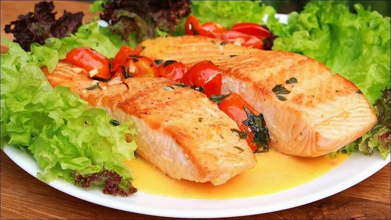 Как вкусно приготовить лосось на сковороде. Лосось на сковороде. филе лосося. филе лосося на сковороде. филе лосося на сковороде с обалденным соусом.