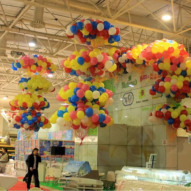 Шаров вакансии. Шарики декор ярмарка. Воздушные шары на выставке. Украшение шарами в стиле ярмарки. Экспозиция шаров.