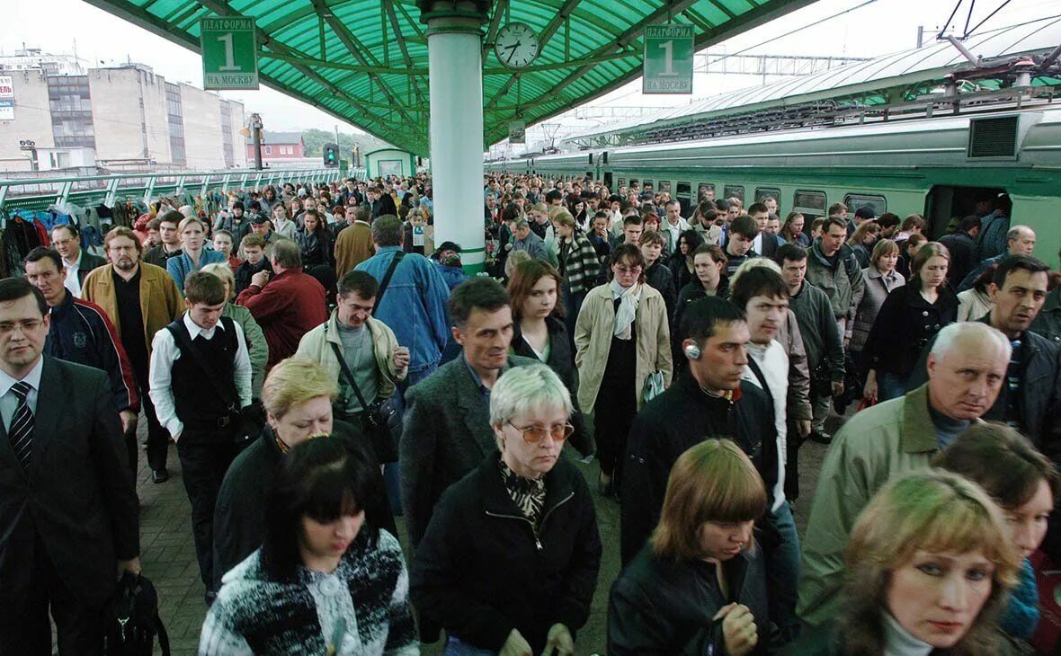 Метро выхино закроют. Станция метро Выхино час пик. Станция Выхино электричка. Станция метро Выхино. Платформа Выхино в час пик.