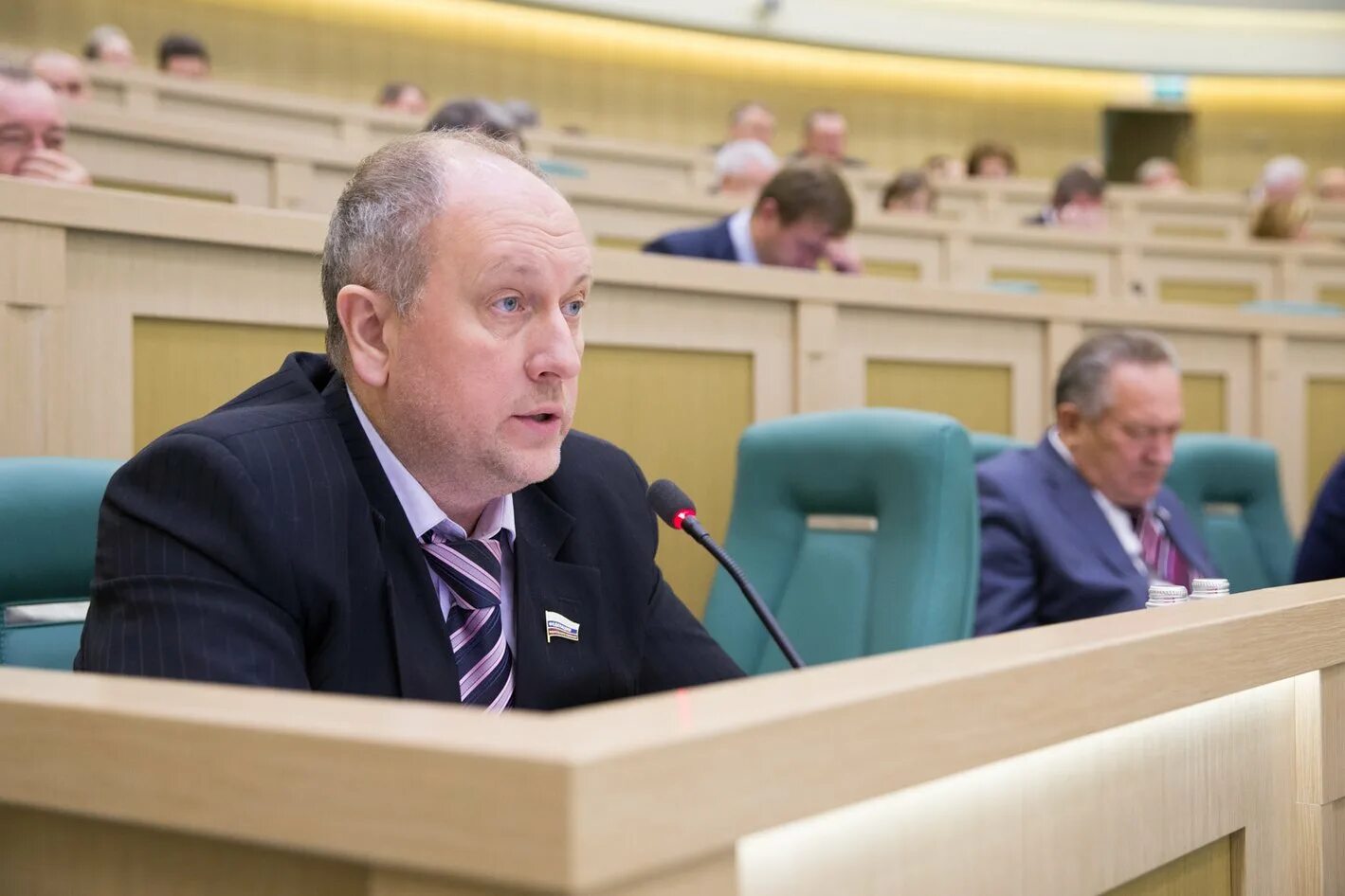 сенатор говори