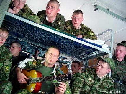 Паровоз мчится прямо на границу