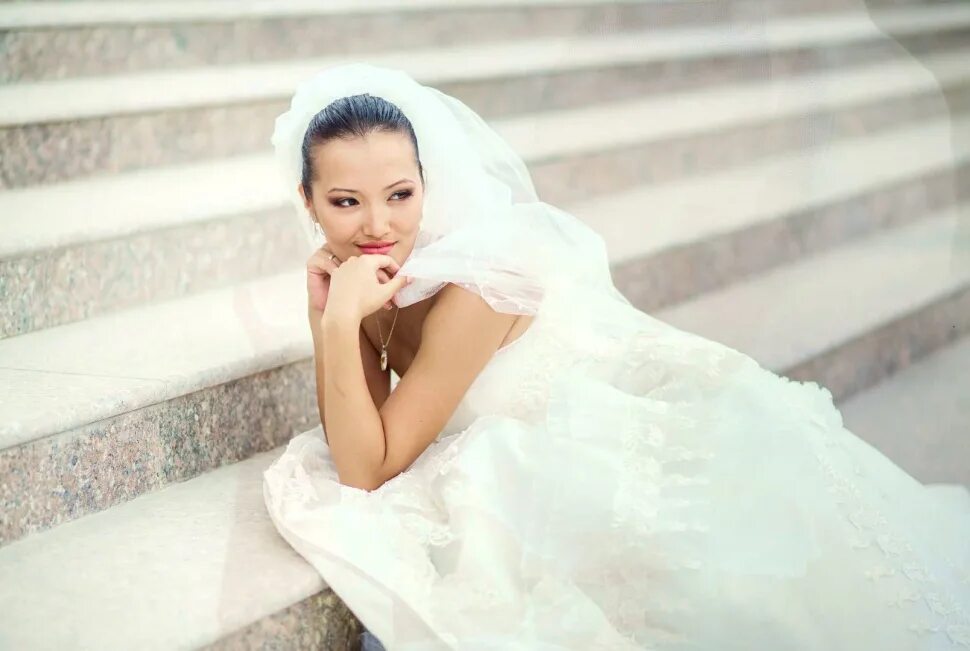 Казахстан невеста. Казахская невеста. Фотосессия в студии казашка. Выходить замуж во сне. Сон выходить замуж за умершего