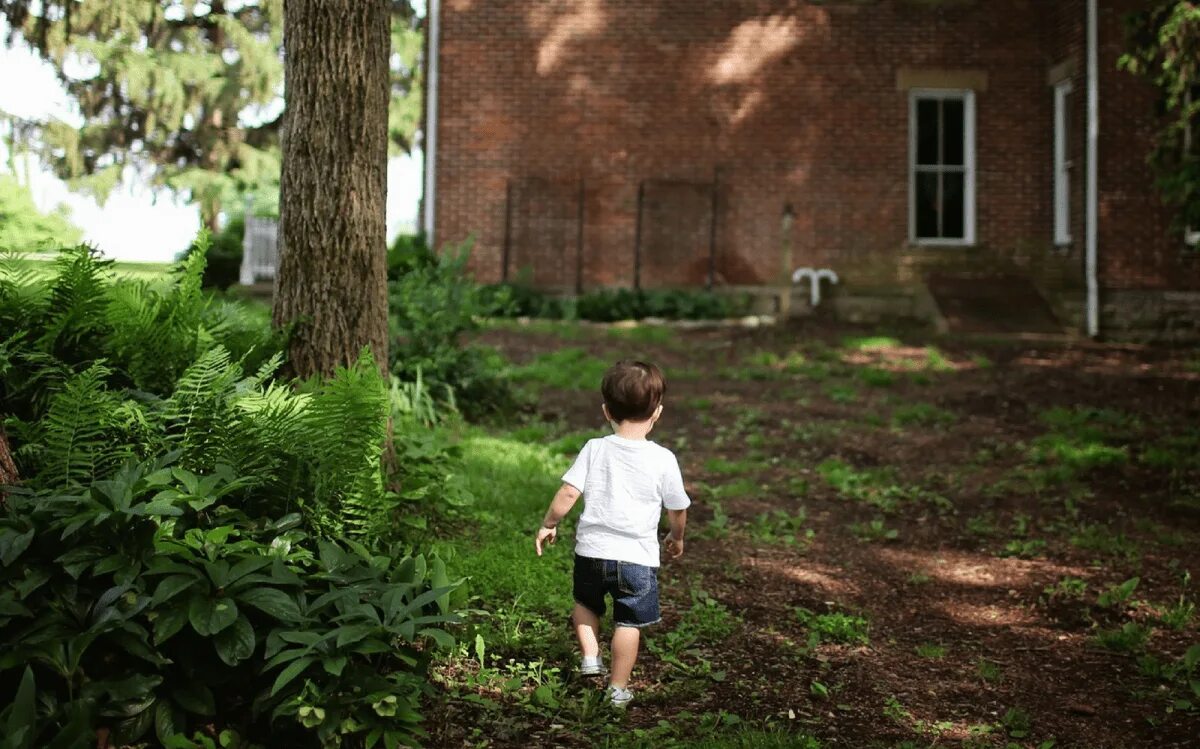 ребенок уходит из детского сада
