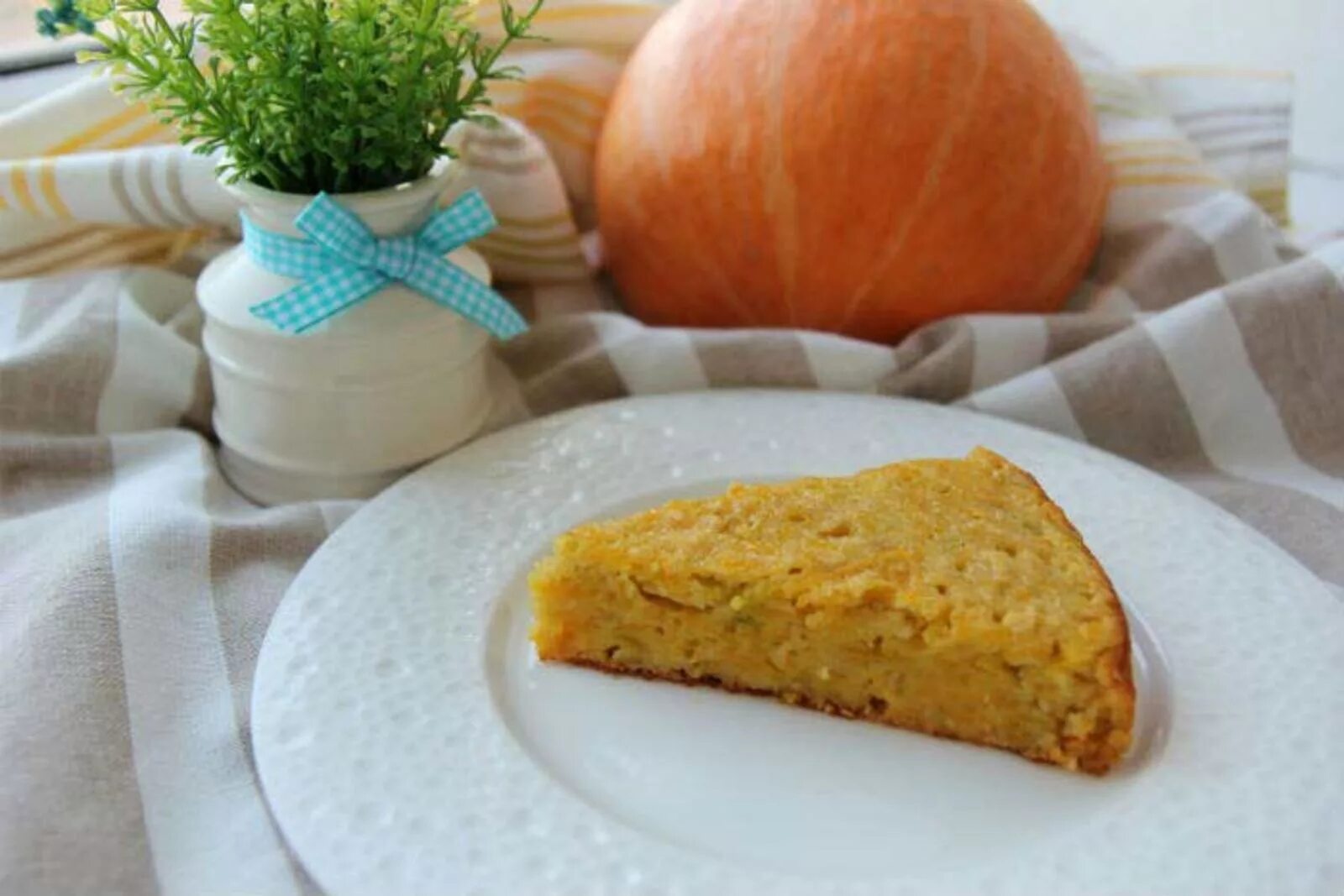 Пирог с тыквой и яблоками. Пирог с тыквой и яблоками. Тыквенный пирог. Тыквенно яблочный пирог. Тыквенно яблочный пирог.