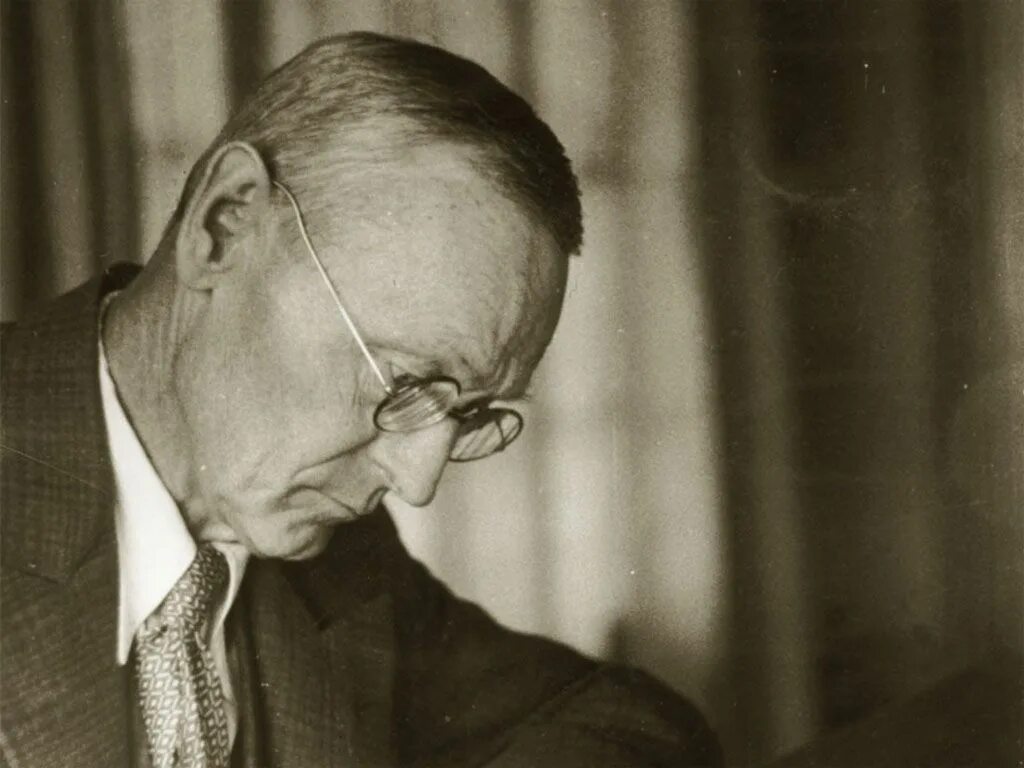 Гессе автор. Hermann Hesse. Портрет Германа Гессе. Гессе Нобелевская премия.