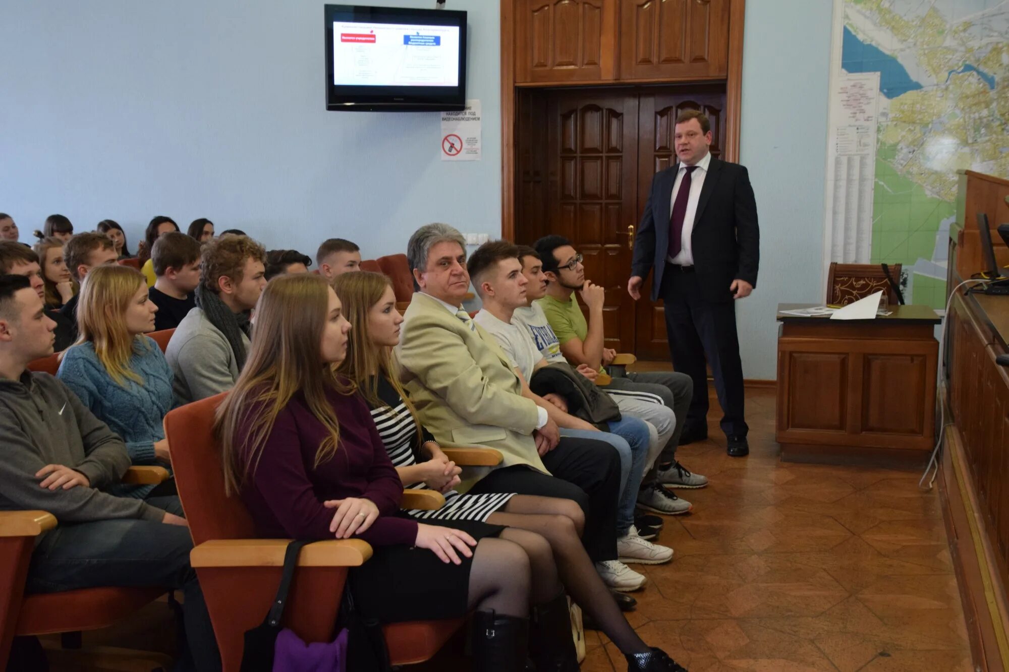 Челябинск администрация ленинского района сайт. Администрация Ленинского района города Челябинска. Ленинская администрация города Смоленска. Глава администрации Ленинского района города Екатеринбурга. Ленинская администрация Екатеринбург.