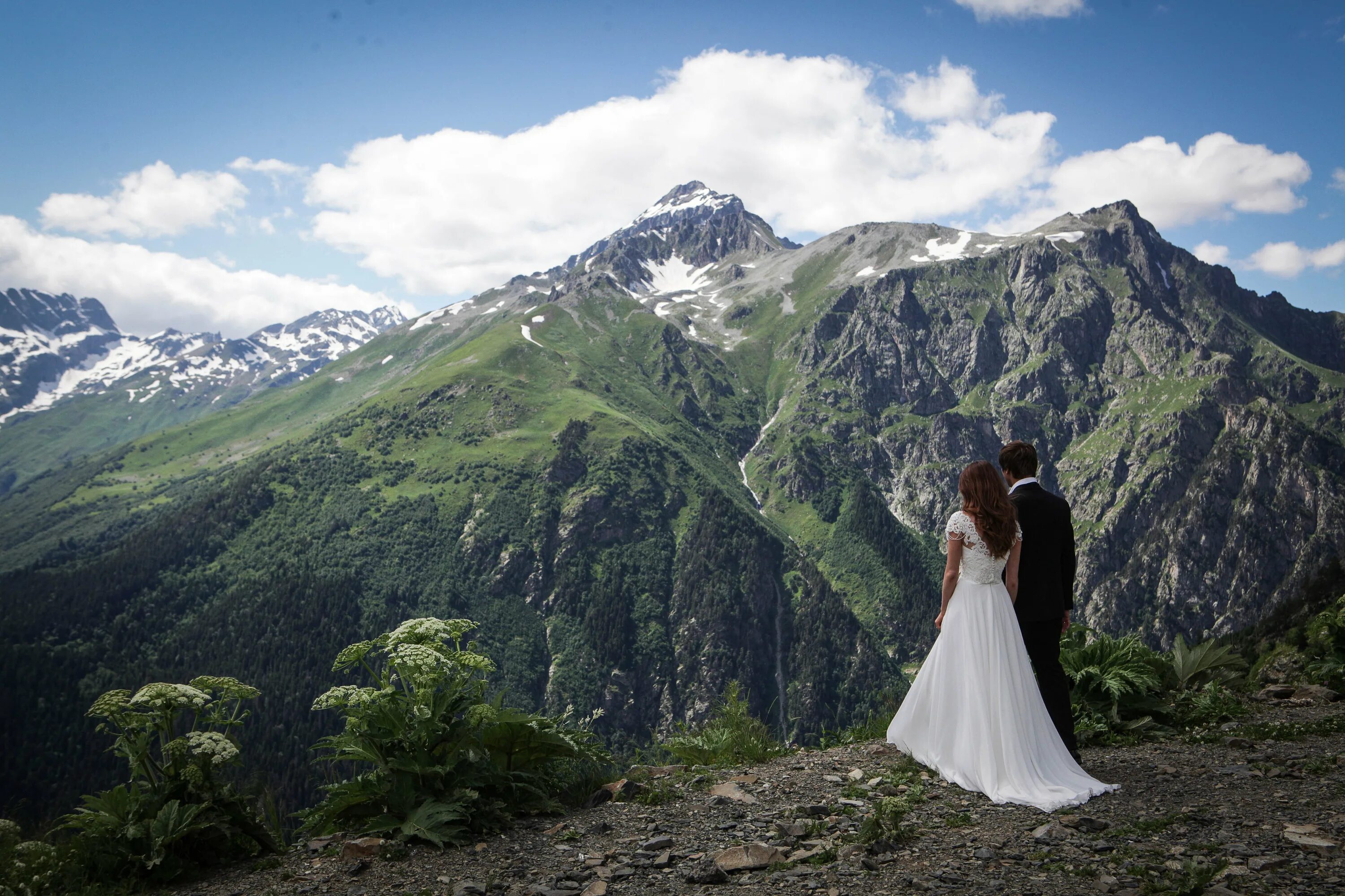 Свадьба в горах Домбай. Свадьба в Домбае. Казбеги Грузия свадьба. Горы Кавказа. Будет мир на кавказе